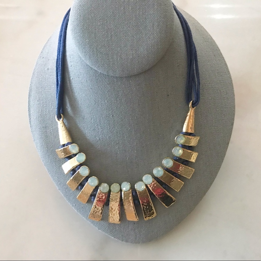 NWOT Beautiful Goldtone Bar and Crystal Bib Necklace